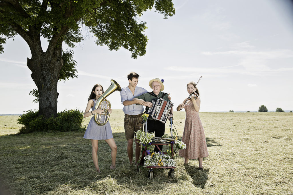 Kabarettabend im Festzelt: Interview mit Hans Well