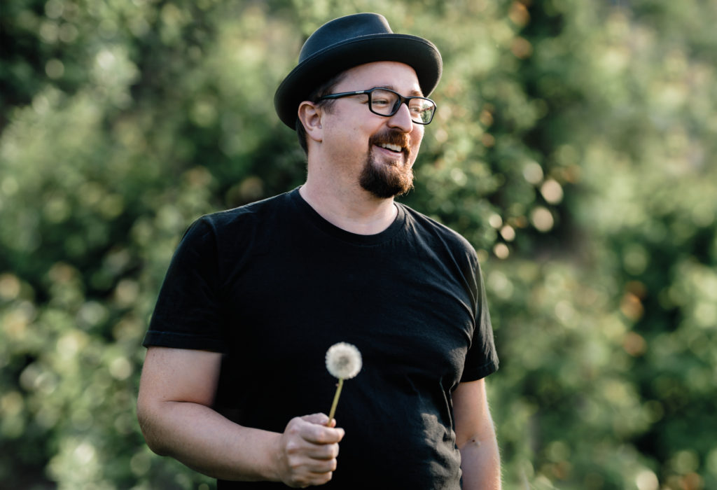 Musikkabarettist Helmut A. Binser im Festzelt